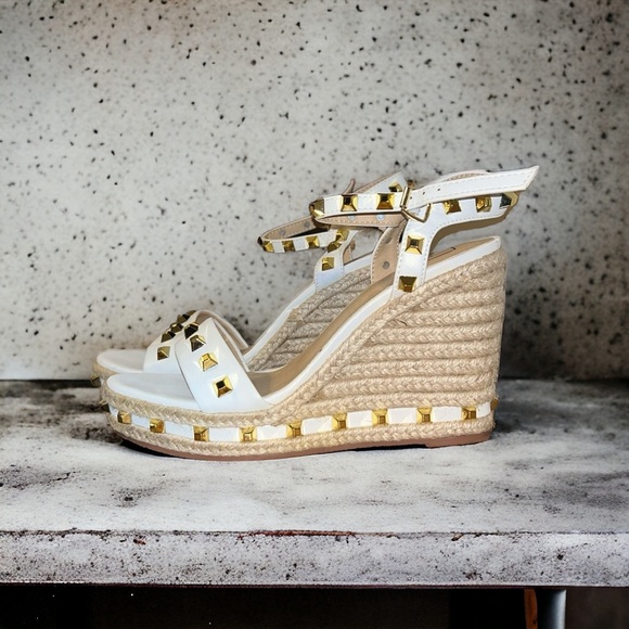 Jemma White Wedges from URock Couture in Miami. - Picture 3 of 4